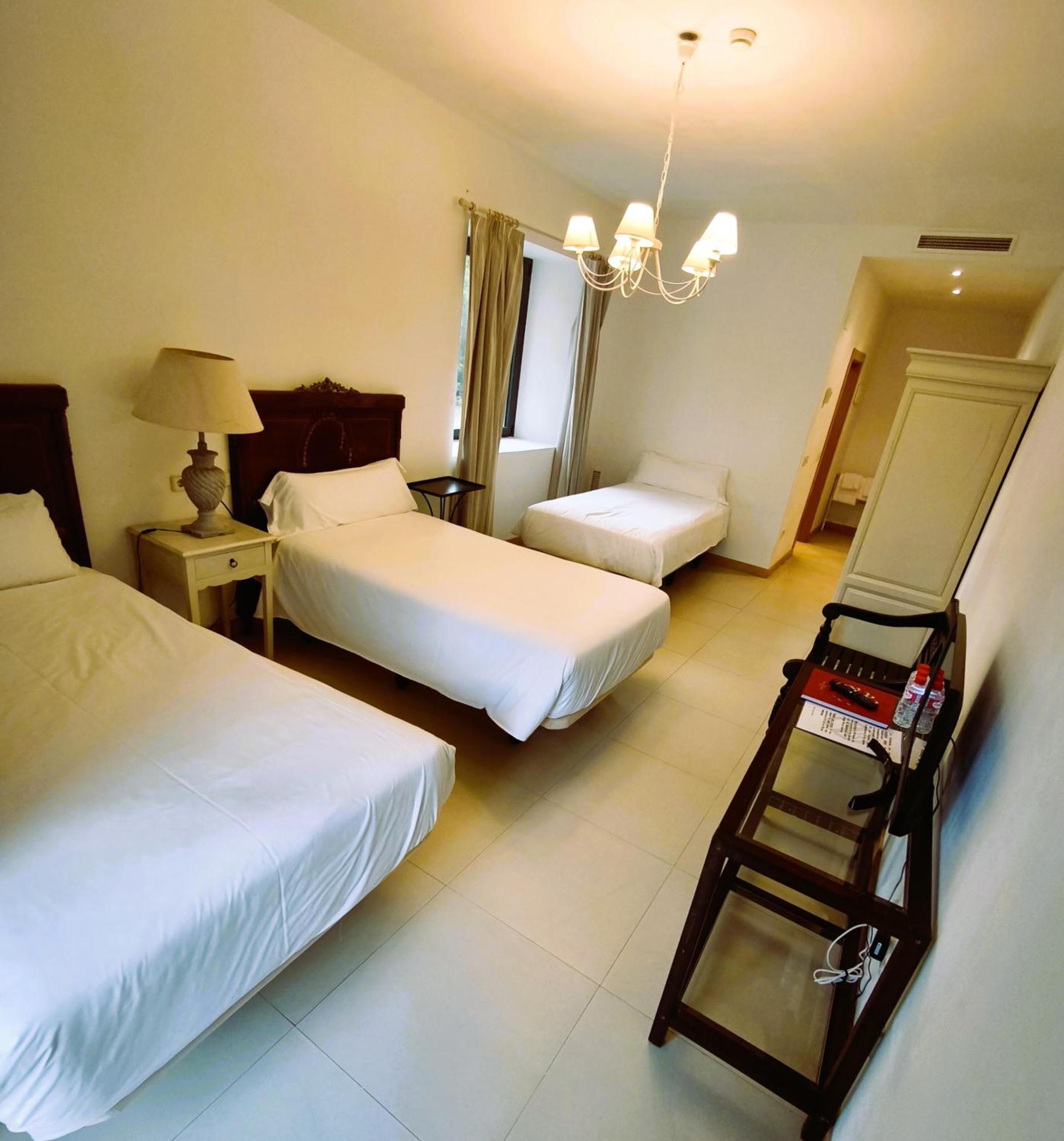 Hotel Villa Marcilla Esterno foto