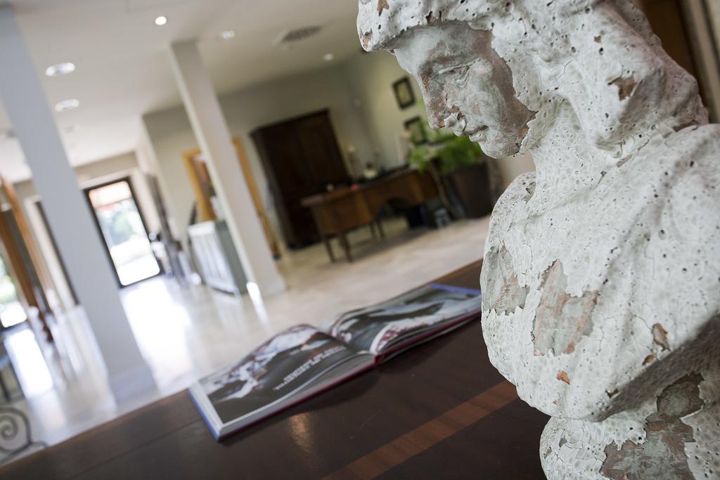 Hotel Villa Marcilla Esterno foto